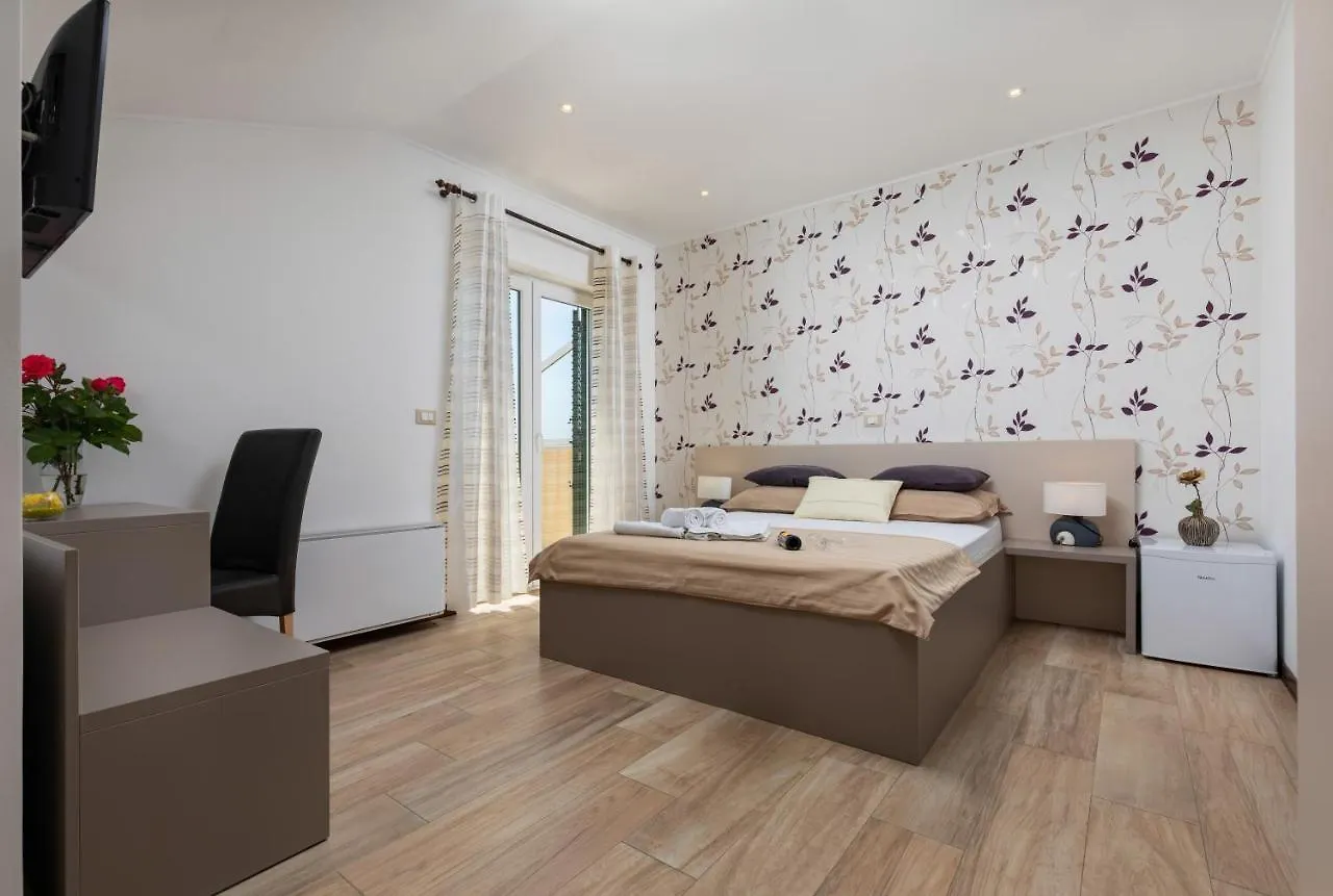 B&B Villa Oasa 2 로비니스코 셀로 크로아티아