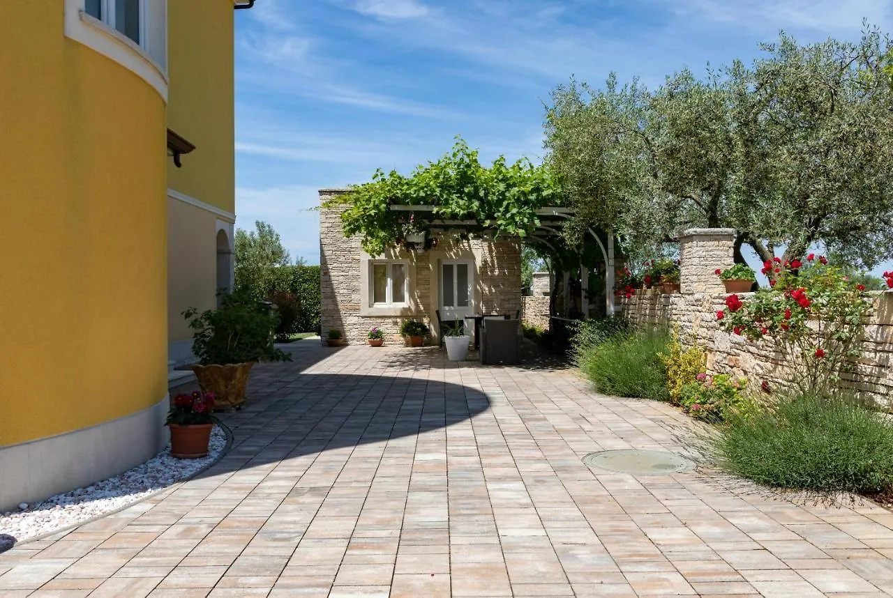 B&B Villa Oasa 2 Rovinjsko Selo 4*,  Hırvatistan