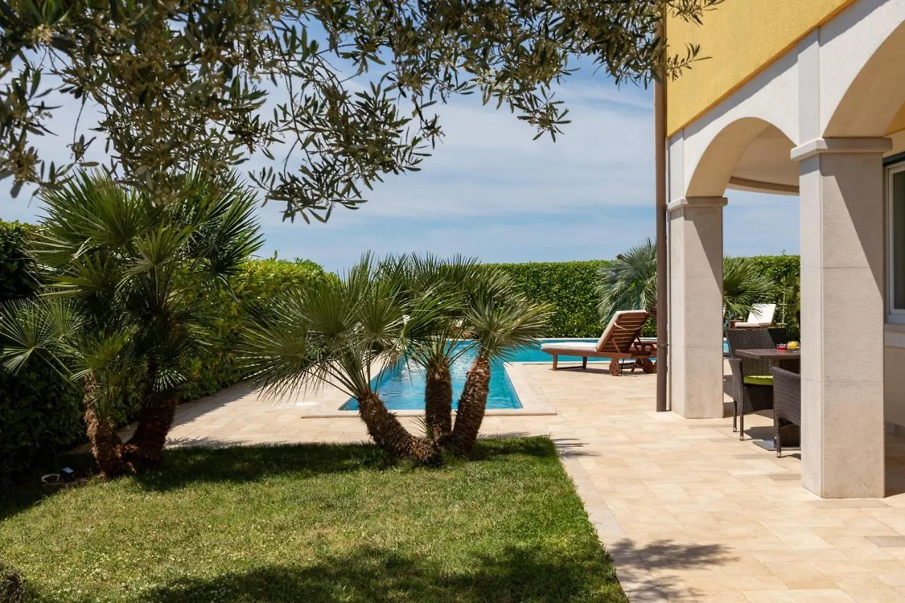 B&B Villa Oasa 2 Rovinjsko Selo 4*,  Hırvatistan